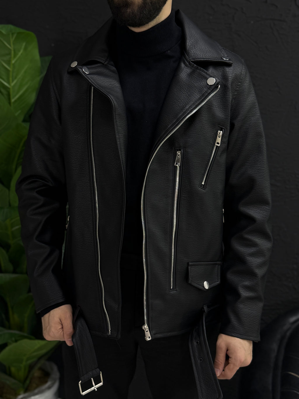 Deri mont içi tamamen kürklü önden fermuar detayı