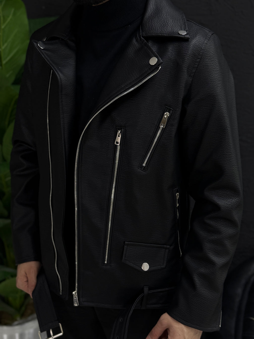 Deri mont içi tamamen kürklü önden fermuar detayı