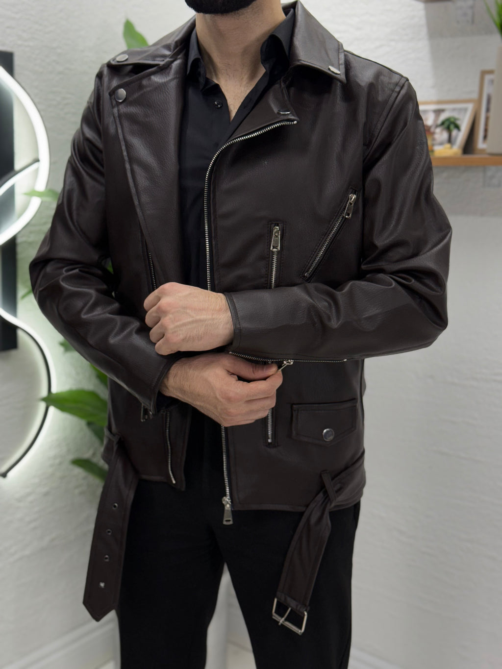 Deri mont içi tamamen kürklü önden fermuar detayı