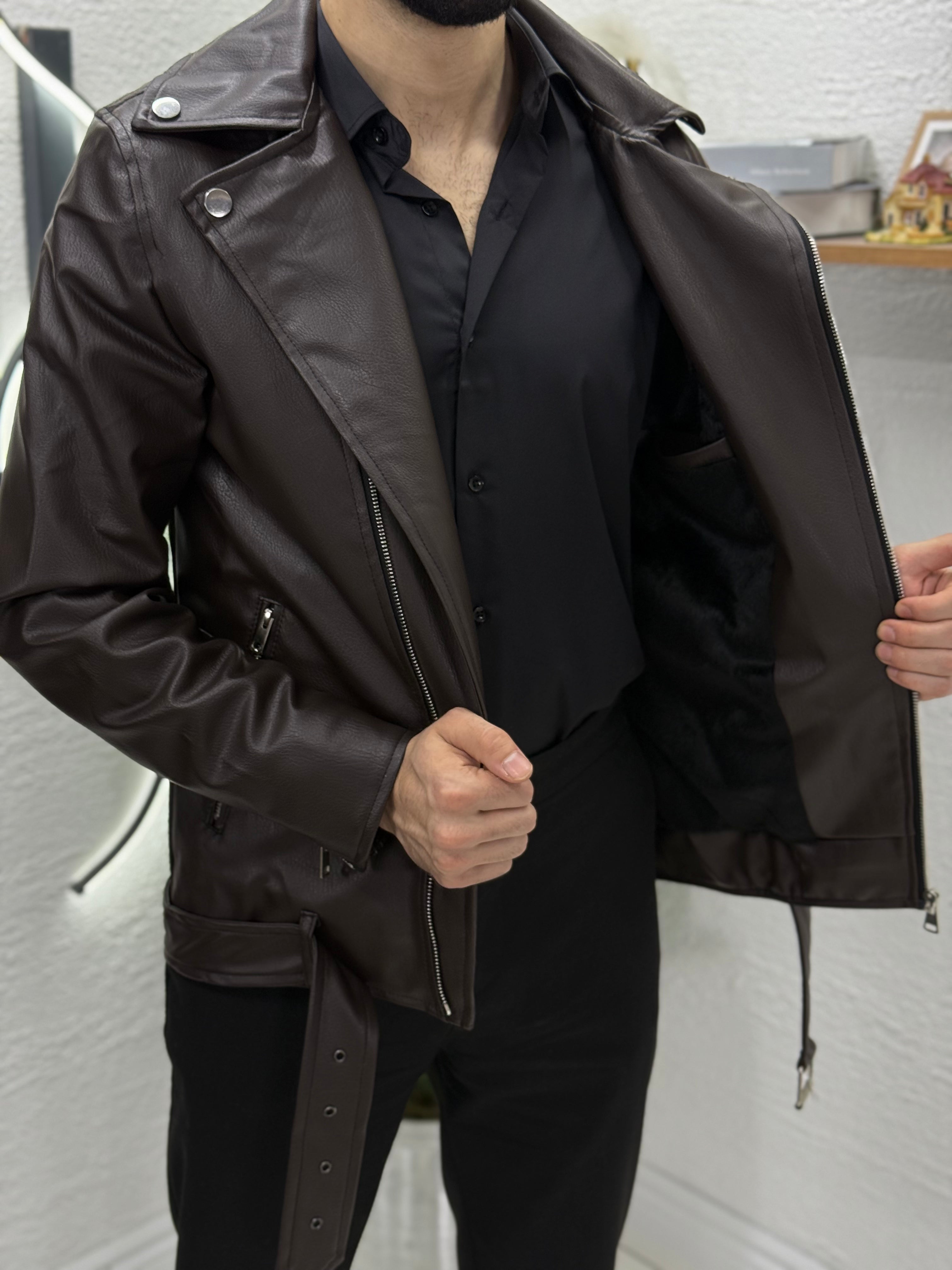 Deri mont içi tamamen kürklü önden fermuar detayı