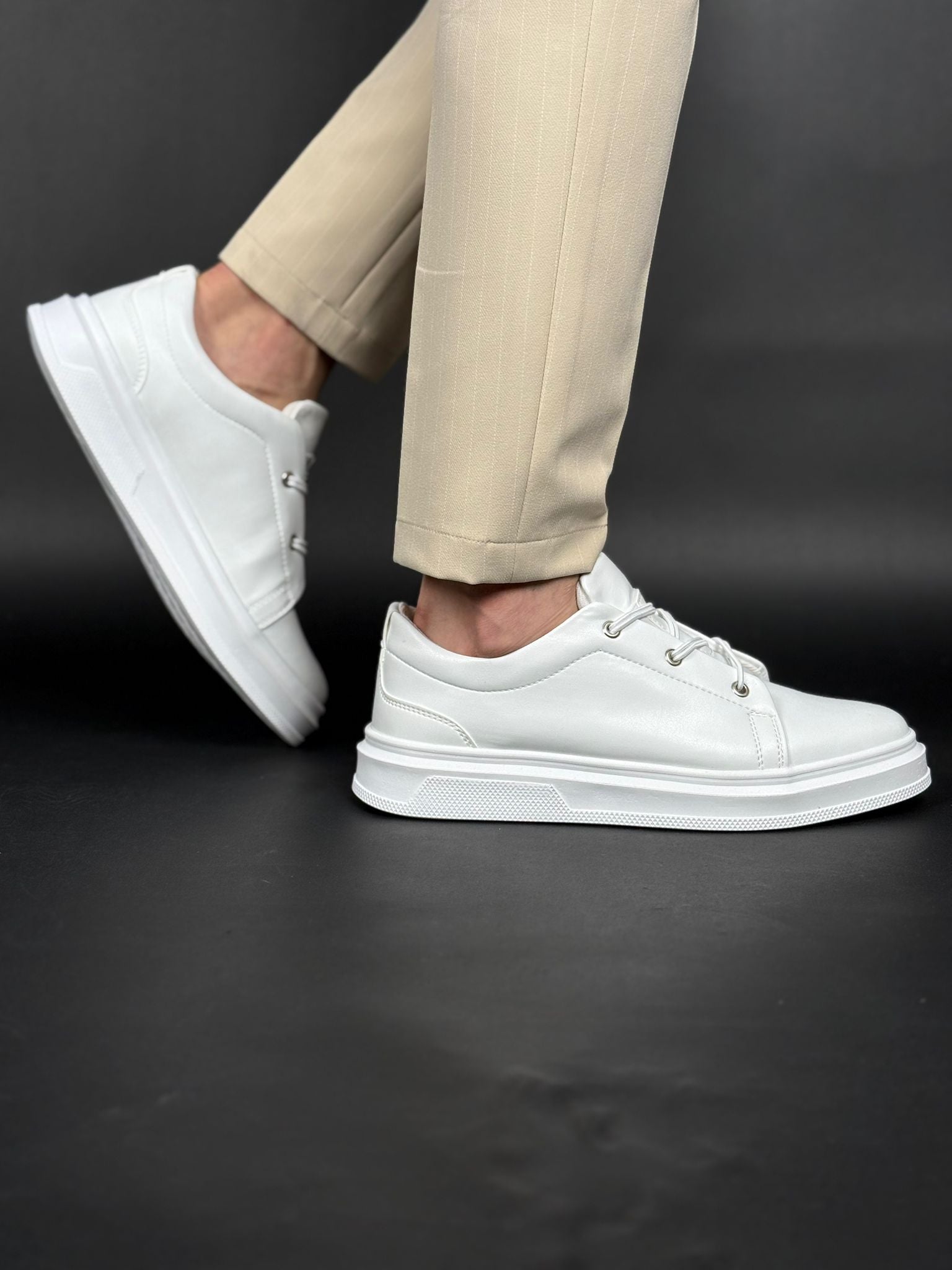 Lastik detayı sade spor ayakkabı