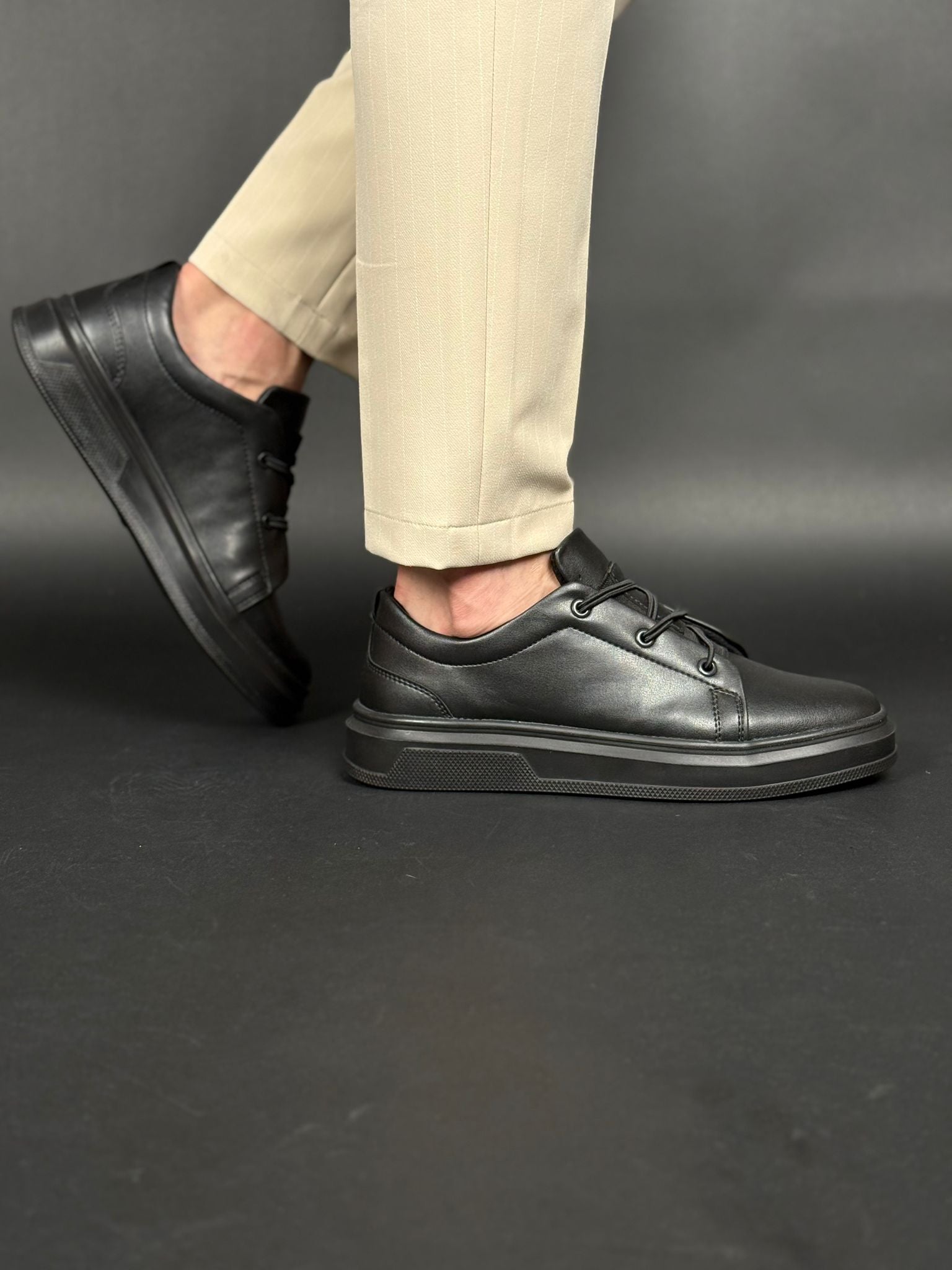 Lastik detayı sade spor ayakkabı