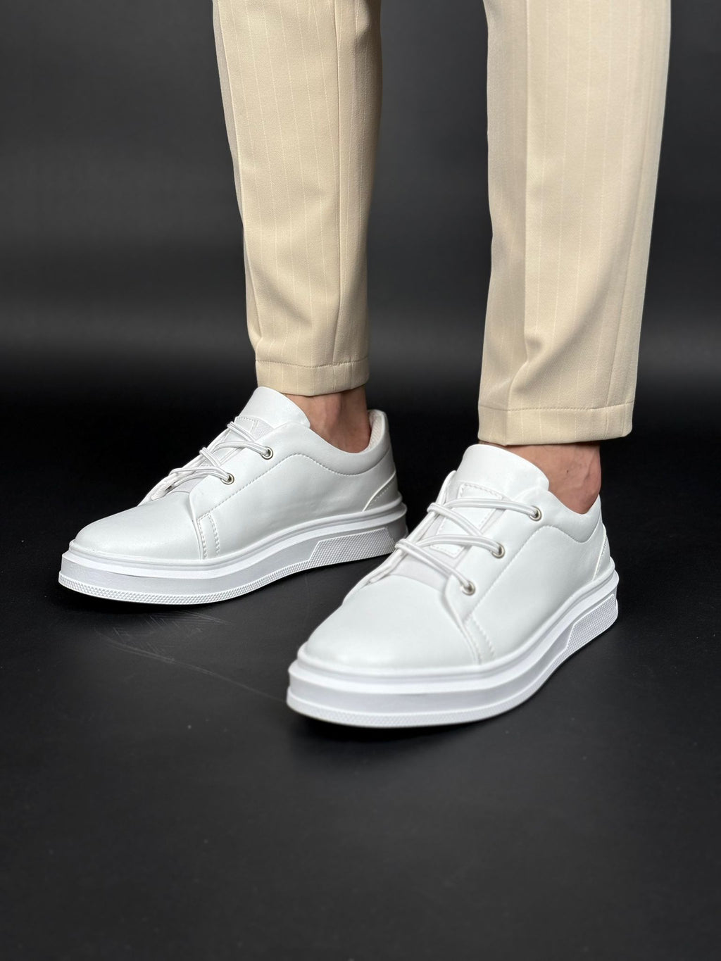 Lastik detayı sade spor ayakkabı