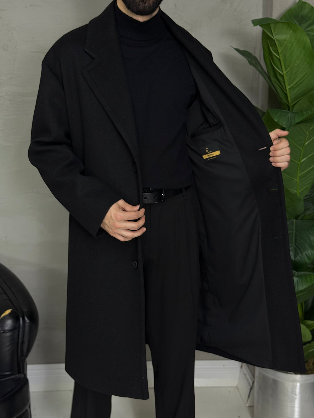 Dökümlü kaşe kaban üç düğmeli geniş yaka içi tamamen astarlı