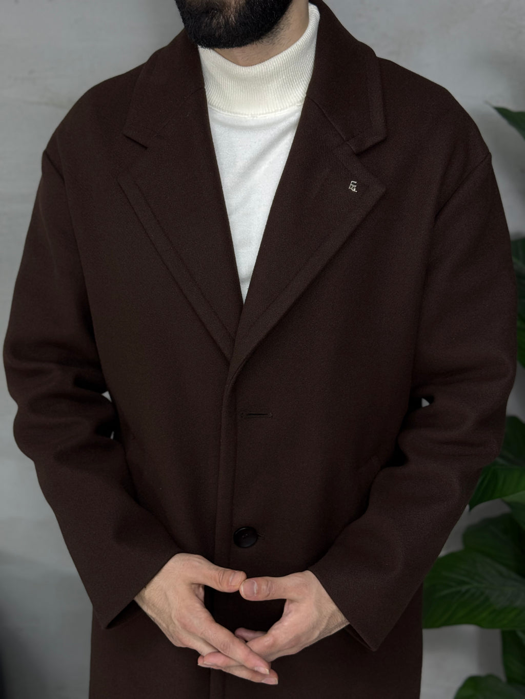 Dökümlü kaşe kaban üç düğmeli geniş yaka içi tamamen astarlı