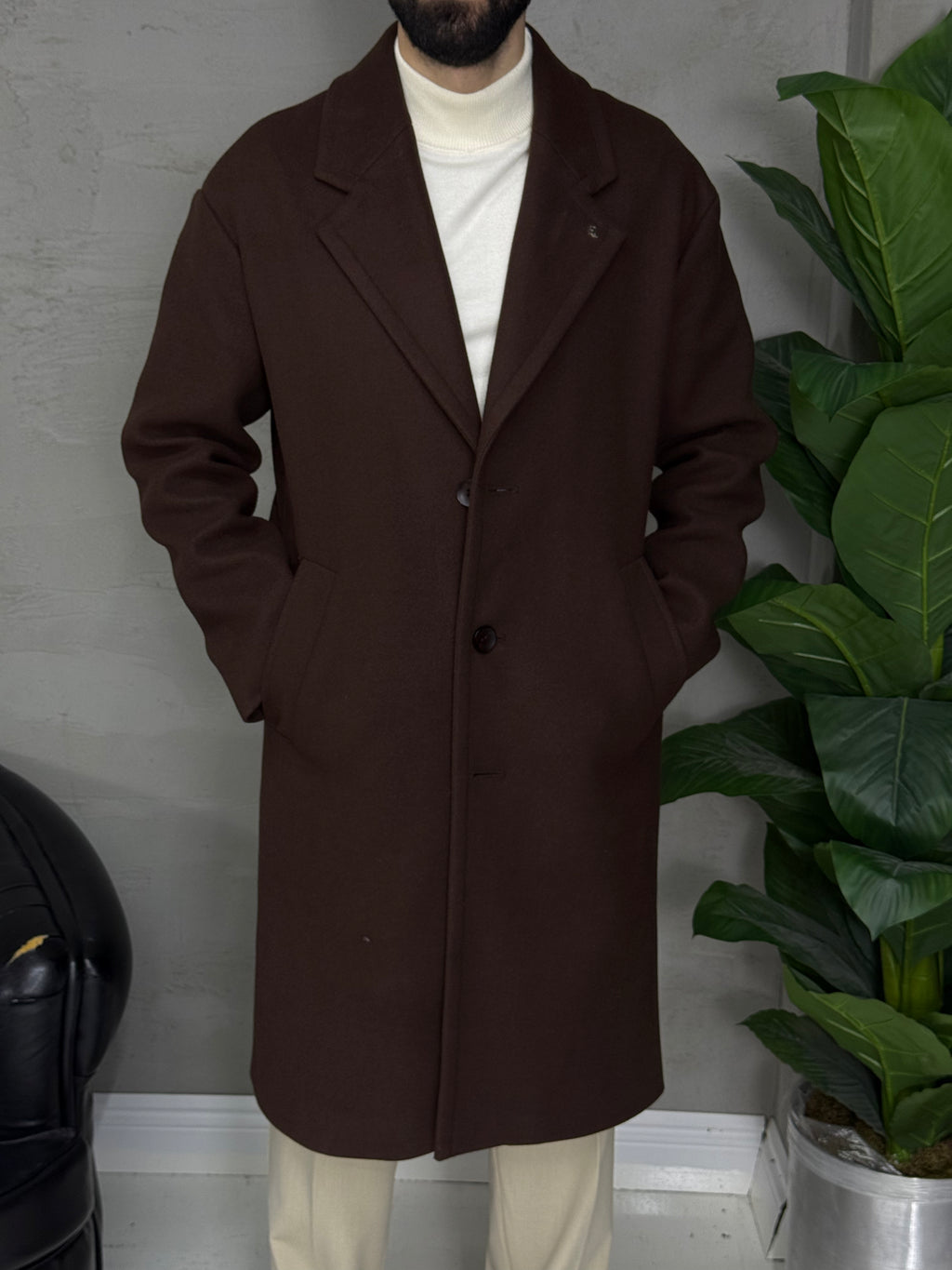 Dökümlü kaşe kaban üç düğmeli geniş yaka içi tamamen astarlı