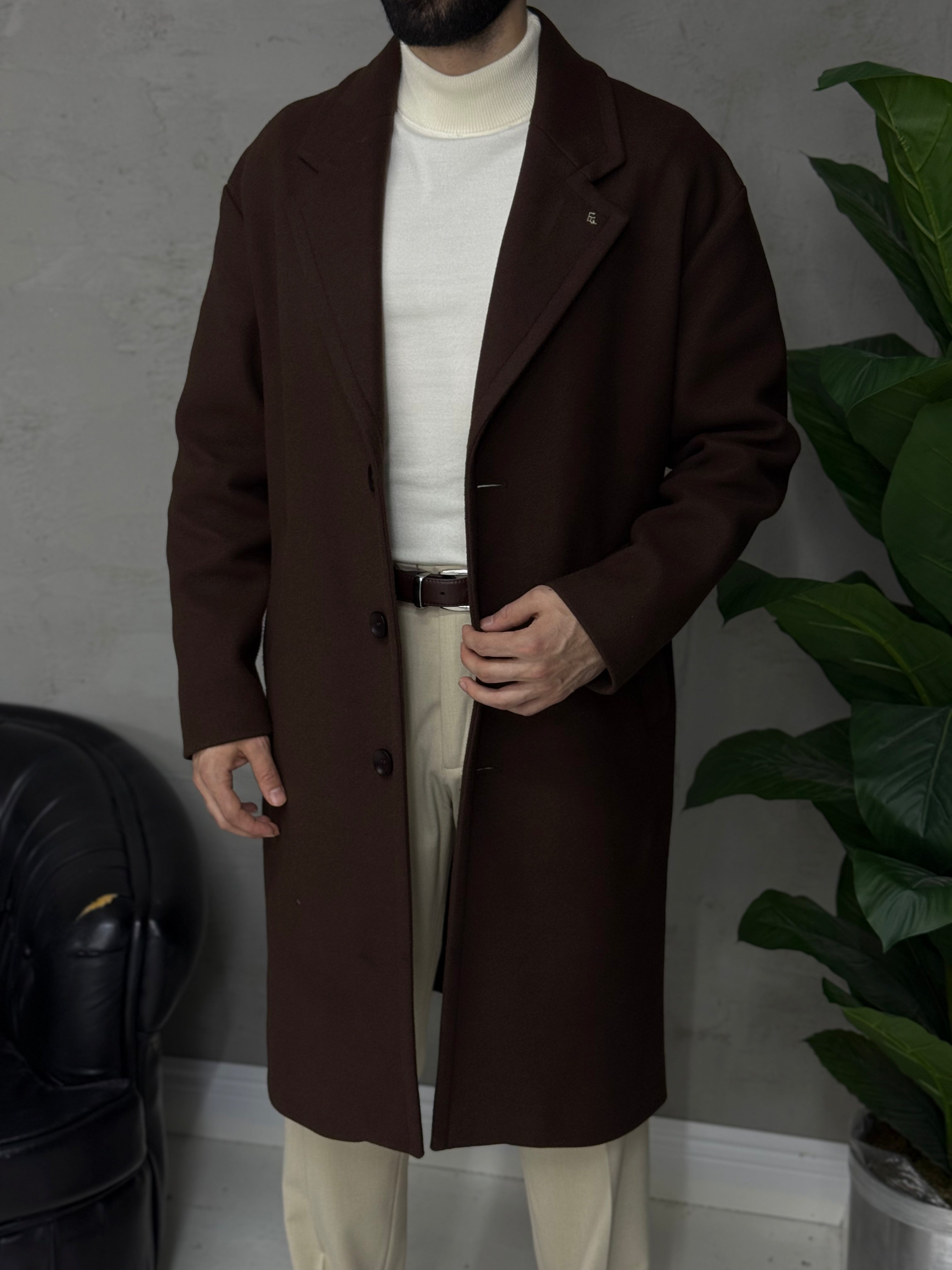 Dökümlü kaşe kaban üç düğmeli geniş yaka içi tamamen astarlı